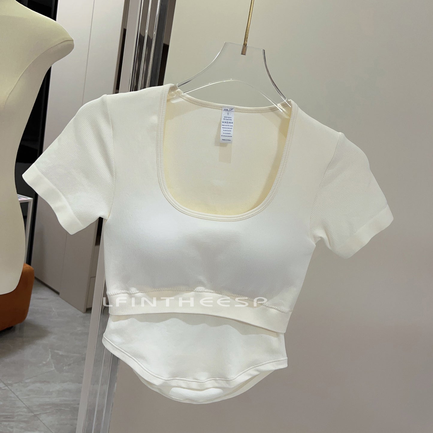 Lulu Yoga Clothes with Chest Pad Women's 2023 New Arrived Fancy Sports Top Short Sleeve Professional Running Workout T-shirt