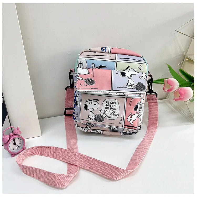 In the spring of 2024, the new cartoon corner creature Snoop shoulder diagonal handbag is in stock.