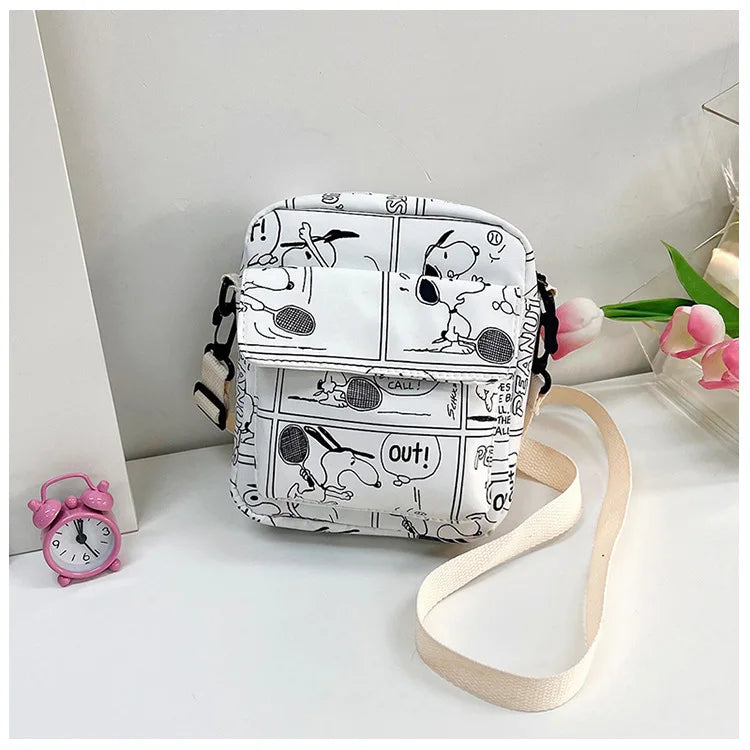 In the spring of 2024, the new cartoon corner creature Snoop shoulder diagonal handbag is in stock.
