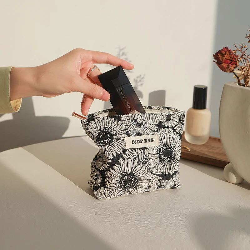 DJDF Women's Cosmetic Bag Green Seaweed Skincare Products Large Capacity Storage Bag Portable Travel Toiletry Bag Coin Purse