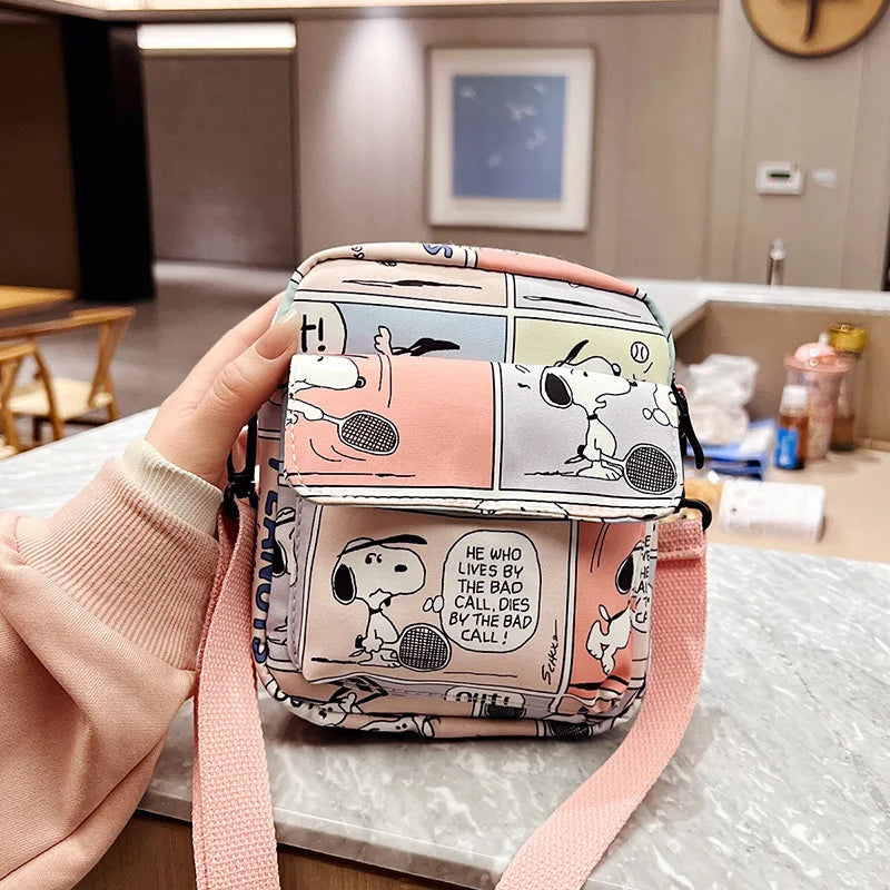 In the spring of 2024, the new cartoon corner creature Snoop shoulder diagonal handbag is in stock.