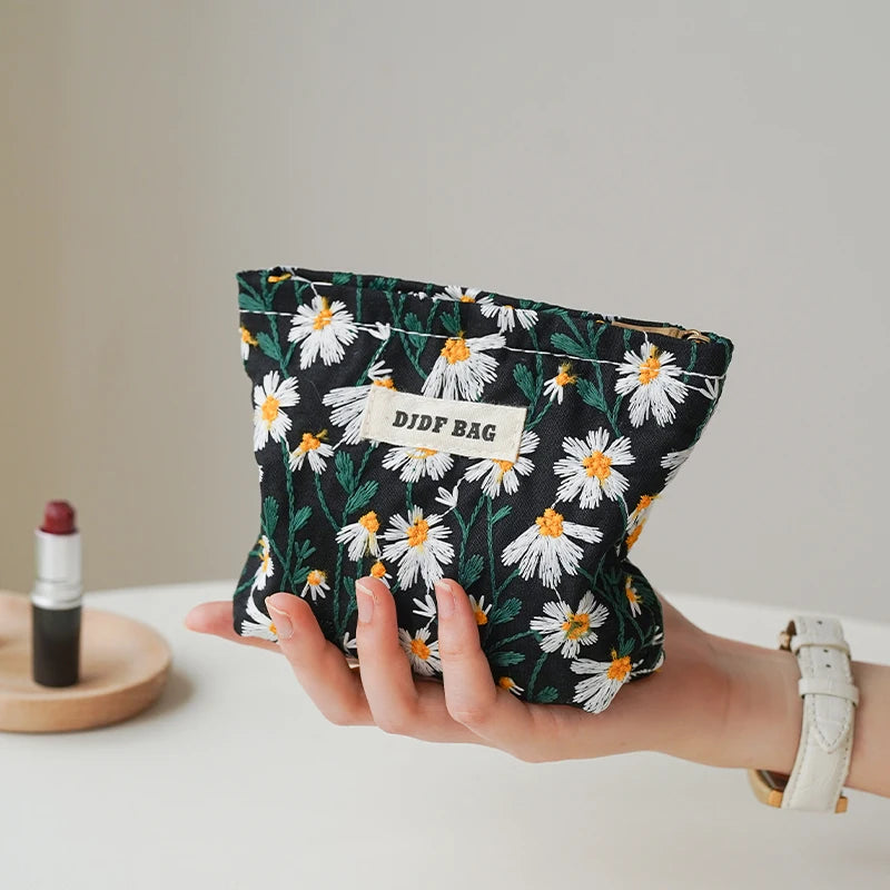 DJDF Women's Cosmetic Bag Green Seaweed Skincare Products Large Capacity Storage Bag Portable Travel Toiletry Bag Coin Purse
